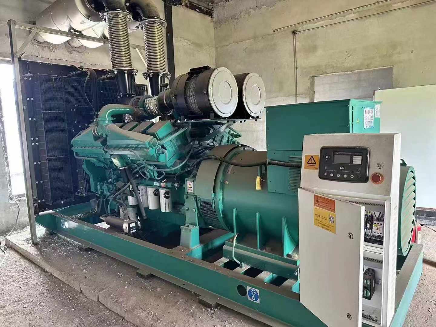 城关无功补偿装置的性能评估需要考虑哪些因素？