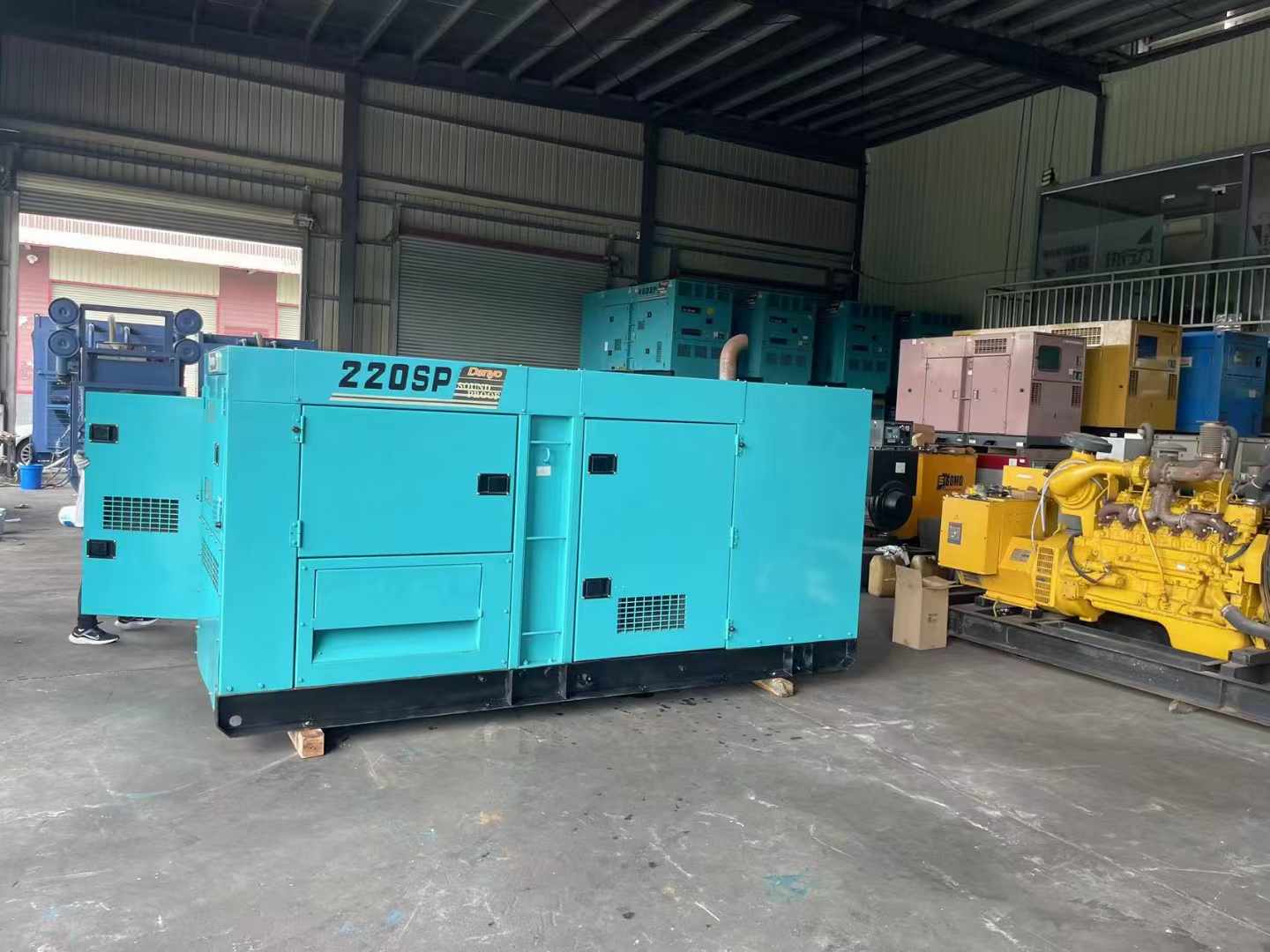 城关柴油发电机组长期不间断运行时，如何监控其温度和压力？