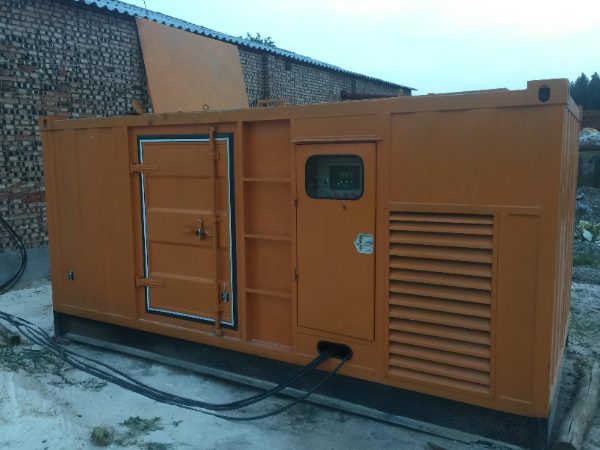 城关发电机组长期使用中，电缆线的敷设路径有哪些要求？